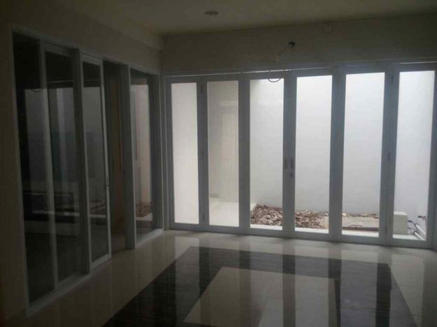 Jasa pemasangan aluminium