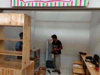 Jasa pembuatan interior kios graha raya bintaro