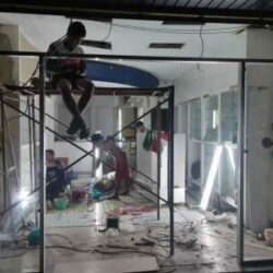 Proses renovasi apotek century ragunan