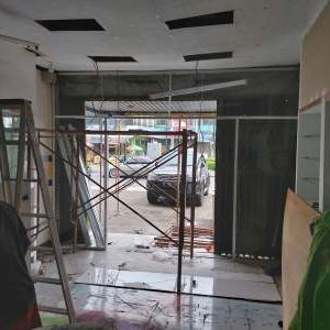 Proses renovasi apotek century ragunan di pasar minggu Proses renovasi apotek century ragunan di pasar minggu